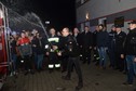 OSP Szynkielów ma nowy wóz strażacki. Witano go racami i fajerwerkami